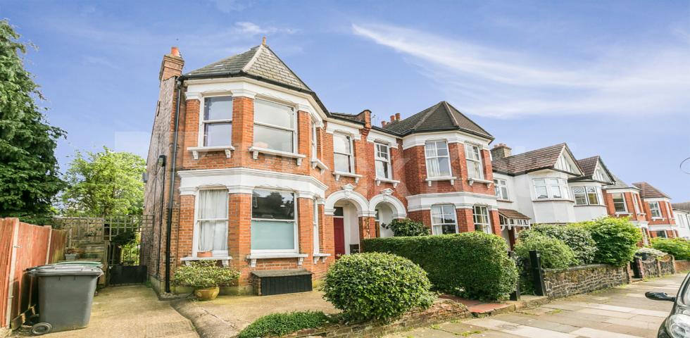 One double bedroom property on a lovely quiet tree lined street Firs Avenue , Muswell Hill 